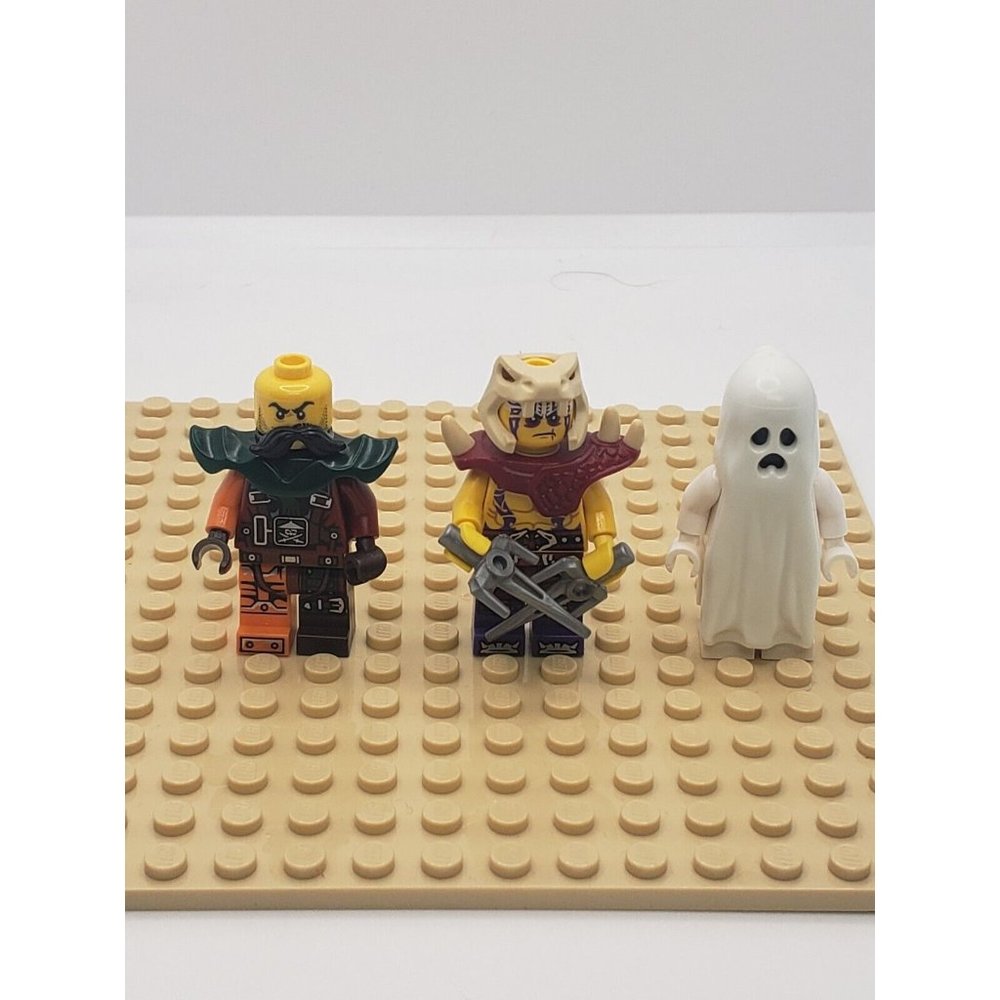 LEGO Lot 3 Mixed Minifigure Glow in Dark Ghost 9467 + two Other Figs C0496